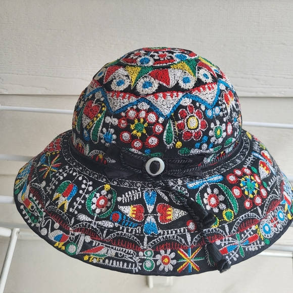 Peruvian Womens Colorful Embroidered Women\'s Hat/sombero